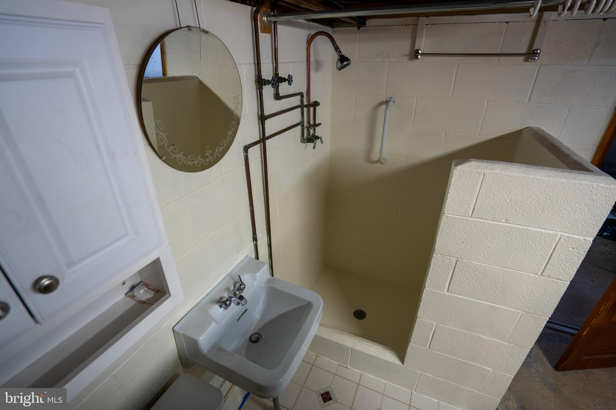 375 Kinderhook Road Columbia, PA 17512 - Photo 25 of 29 basement bath