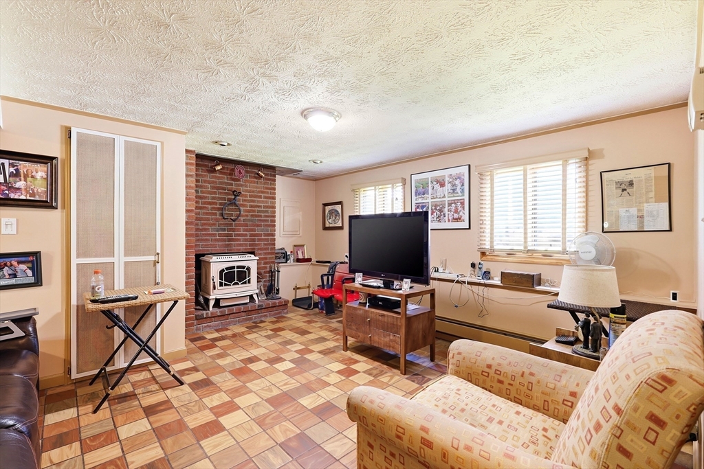359 Howe Street Methuen, MA 01844 - Photo 24 of 34 Gallery Image 24