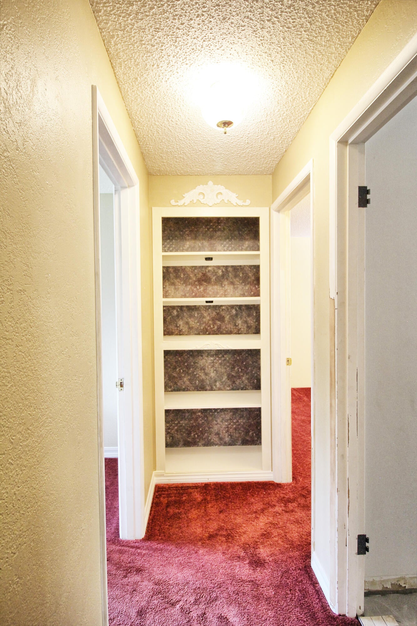 1912 Crestbrook Road Medford, OR 97504 - Photo 15 of 36 Crestbrookhallway