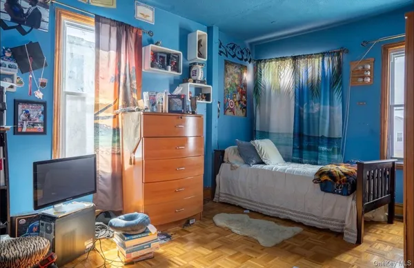 a en suite bathroom with a sink and a mirror