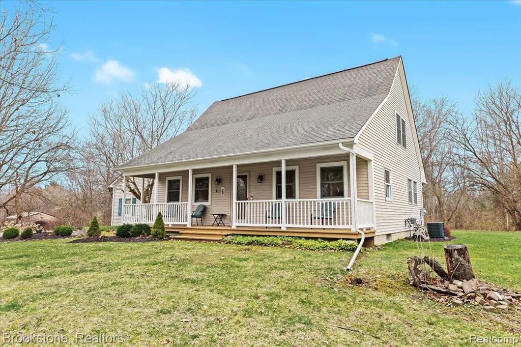10230 Cook Road Hartland, MI 48353 - Photo 4 of 49