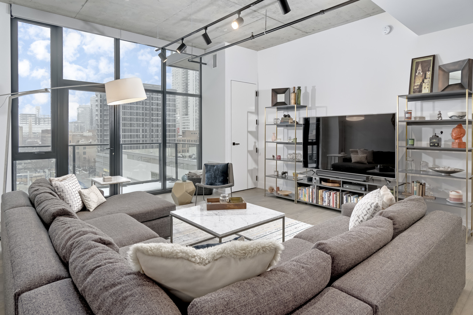 111 South Peoria Street, Unit 803 Chicago, IL 60607 - Photo 5 of 25