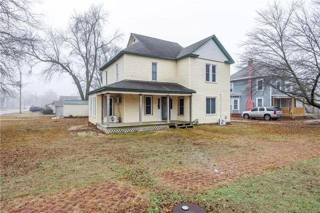 $114,999 | 425 East 5th Street, Cherryvale, KS 67335