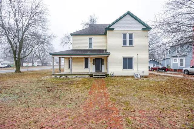 $114,999 | 425 East 5th Street, Cherryvale, KS 67335