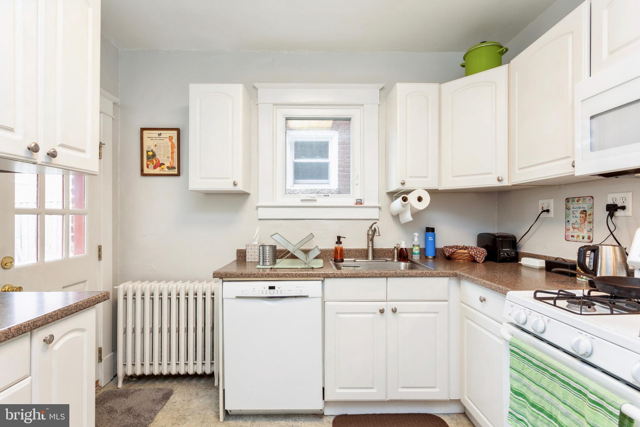 4212 Evans Chapel Road Baltimore, MD 21211 - Photo 11 of 37 Kitchen
