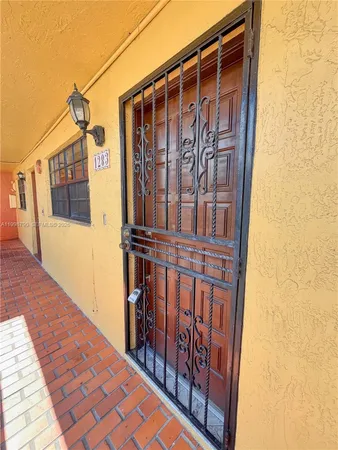 $2,400 | 1283 West 51st Place, Unit 12, Hialeah, FL 33012