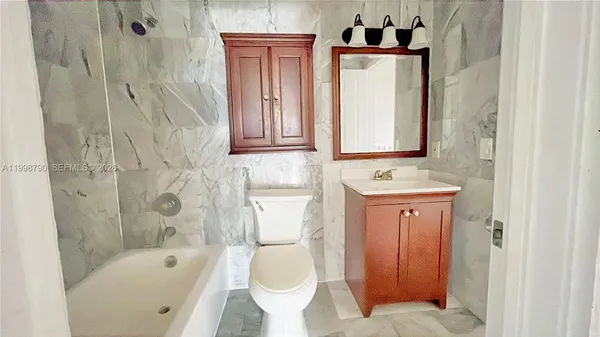 $2,400 | 1283 West 51st Place, Unit 12, Hialeah, FL 33012