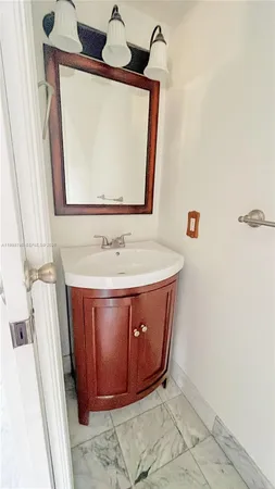$2,400 | 1283 West 51st Place, Unit 12, Hialeah, FL 33012