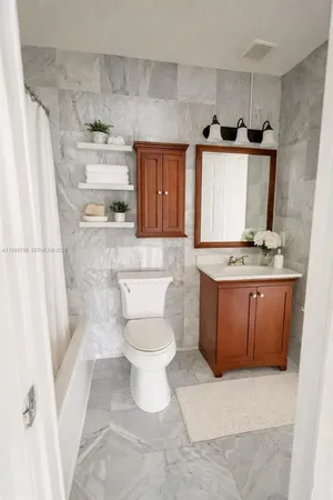 $2,400 | 1283 West 51st Place, Unit 12, Hialeah, FL 33012