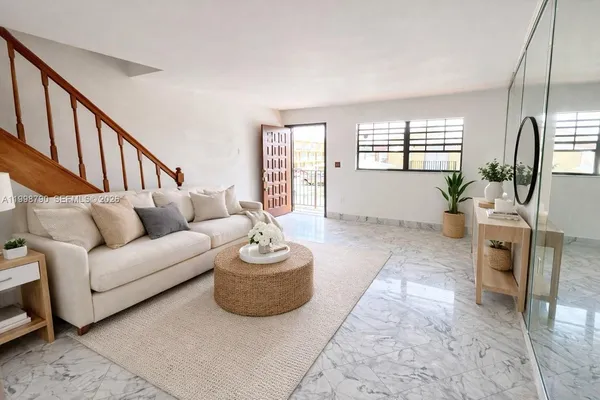 $2,400 | 1283 West 51st Place, Unit 12, Hialeah, FL 33012