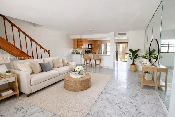 $2,400 | 1283 West 51st Place, Unit 12, Hialeah, FL 33012