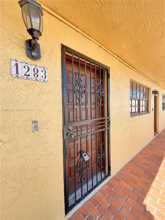 $2,400 | 1283 West 51st Place, Unit 12, Hialeah, FL 33012