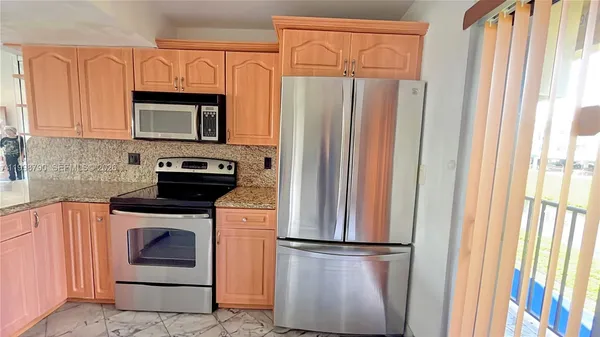 $2,400 | 1283 West 51st Place, Unit 12, Hialeah, FL 33012
