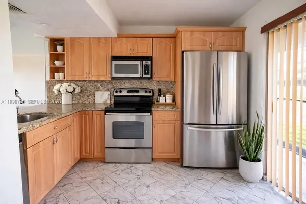 $2,400 | 1283 West 51st Place, Unit 12, Hialeah, FL 33012