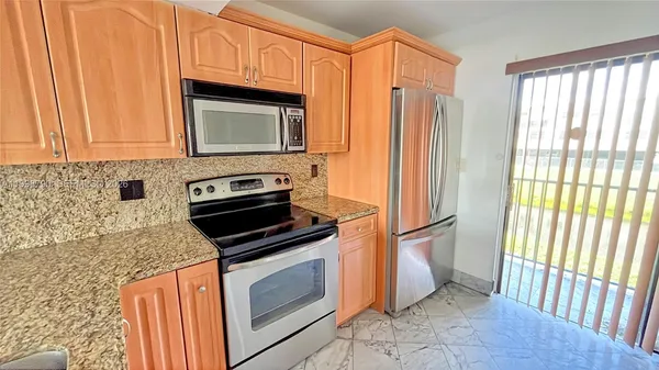 $2,400 | 1283 West 51st Place, Unit 12, Hialeah, FL 33012