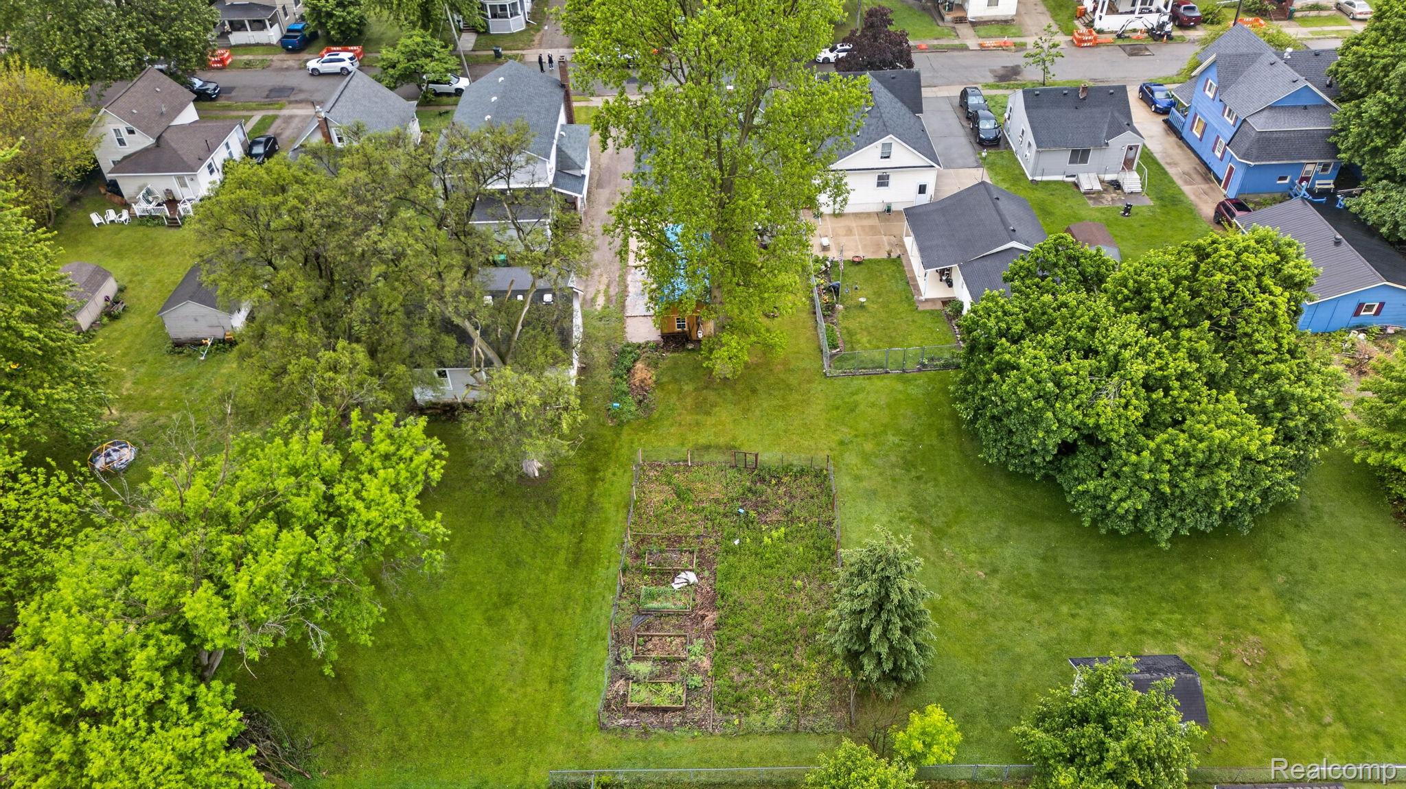 304 West Ridge Street Owosso, MI 48867 - Photo 40 of 45 Aerial perspective of suburban area