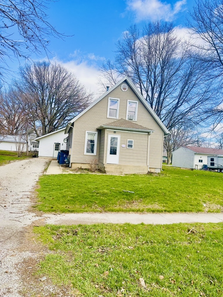 411 East Hamilton Street Odell, IL 60460 - Photo 2 of 19 a view of a house with a yard