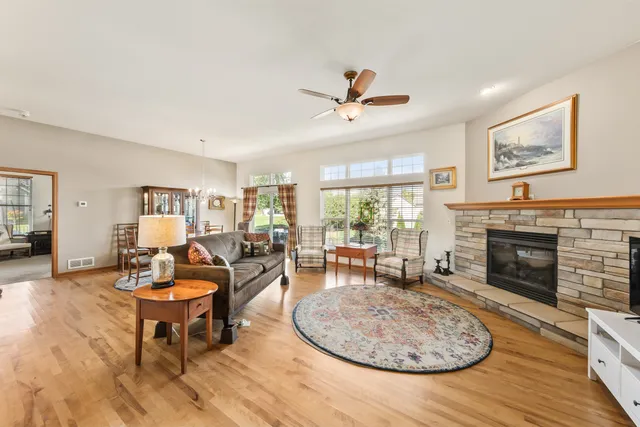 $525,000 | 2844 Oakmont Drive, East Troy, WI 53120