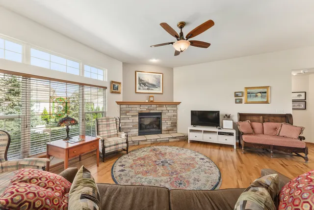 $525,000 | 2844 Oakmont Drive, East Troy, WI 53120