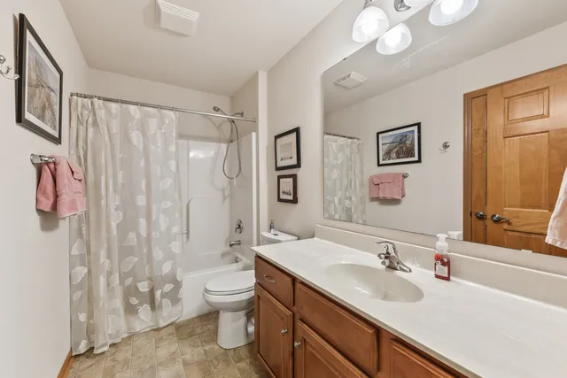 $525,000 | 2844 Oakmont Drive, East Troy, WI 53120