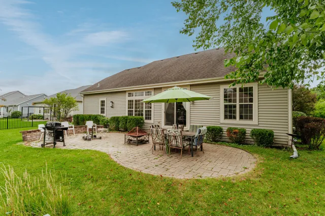 $525,000 | 2844 Oakmont Drive, East Troy, WI 53120