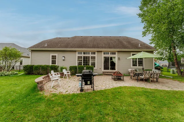 $525,000 | 2844 Oakmont Drive, East Troy, WI 53120