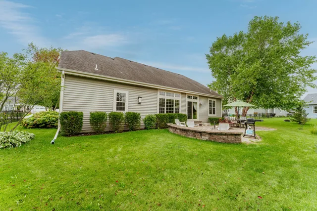 $525,000 | 2844 Oakmont Drive, East Troy, WI 53120