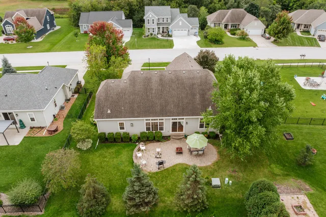 $525,000 | 2844 Oakmont Drive, East Troy, WI 53120