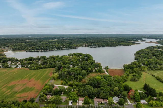 $525,000 | 2844 Oakmont Drive, East Troy, WI 53120