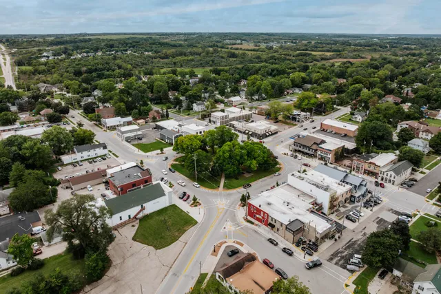 $525,000 | 2844 Oakmont Drive, East Troy, WI 53120