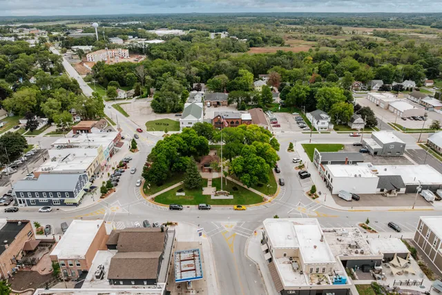 $525,000 | 2844 Oakmont Drive, East Troy, WI 53120