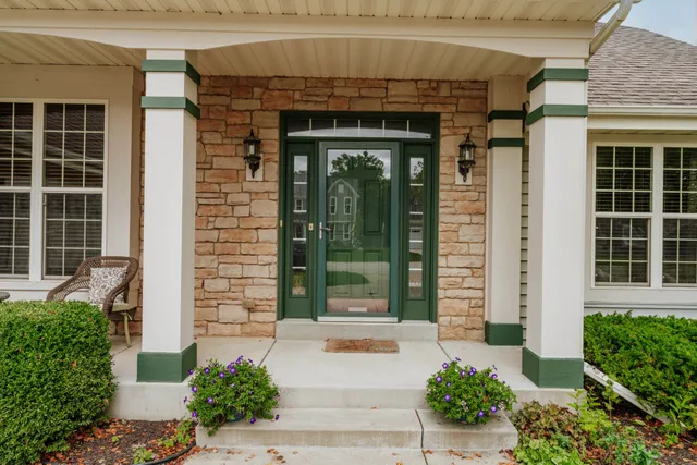 $525,000 | 2844 Oakmont Drive, East Troy, WI 53120