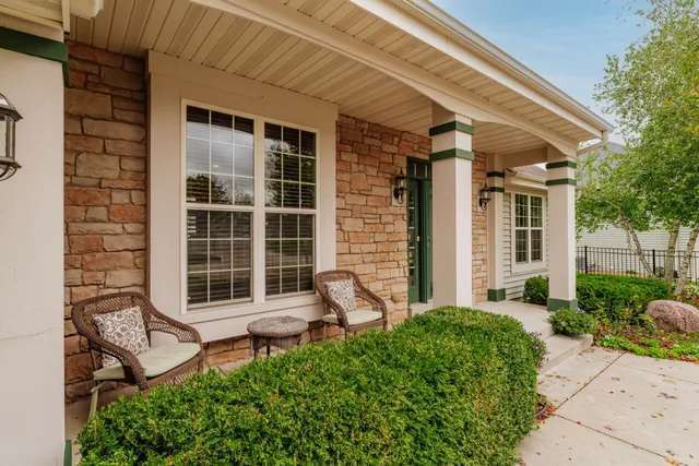 $525,000 | 2844 Oakmont Drive, East Troy, WI 53120