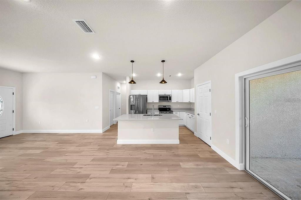 15062 Southwest 63rd Court Road Ocala, FL 34473 - Photo 10 of 37