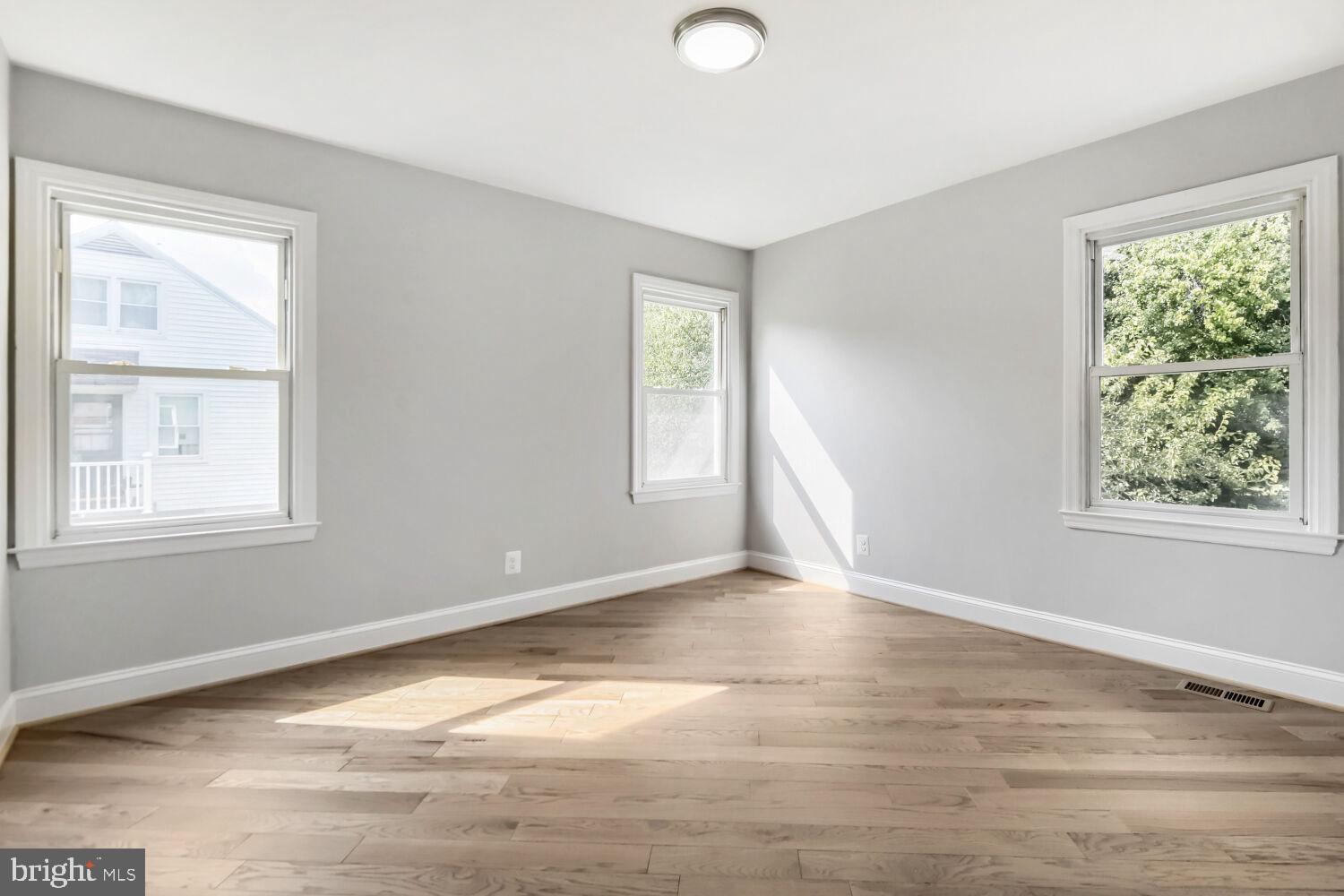 4912 Ridge Road Baltimore, MD 21237 - Photo 6 of 36 Living Room