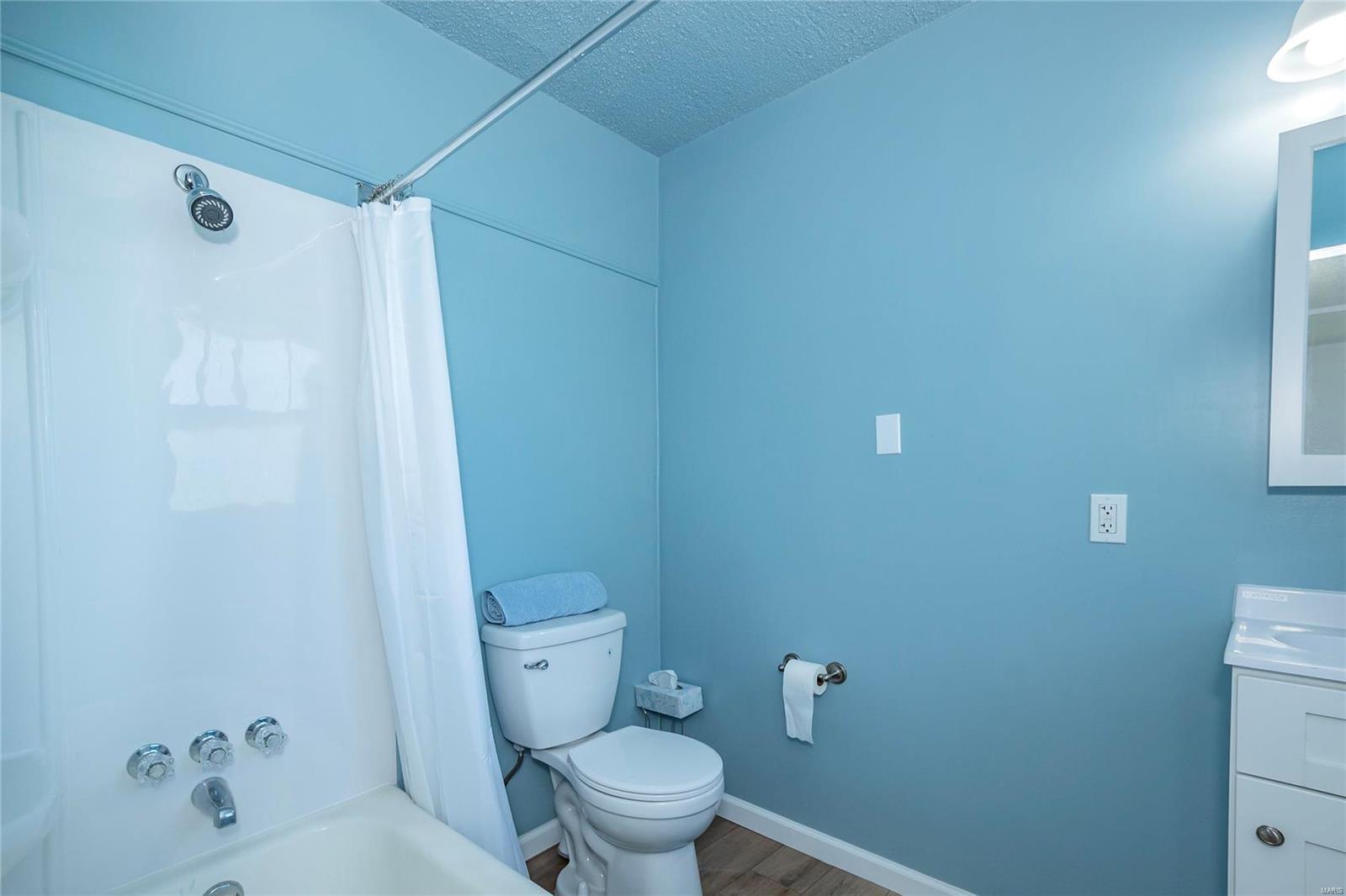 10588 Lackland Road St. Louis, MO 63114 - Photo 17 of 22 Gallery Image 17