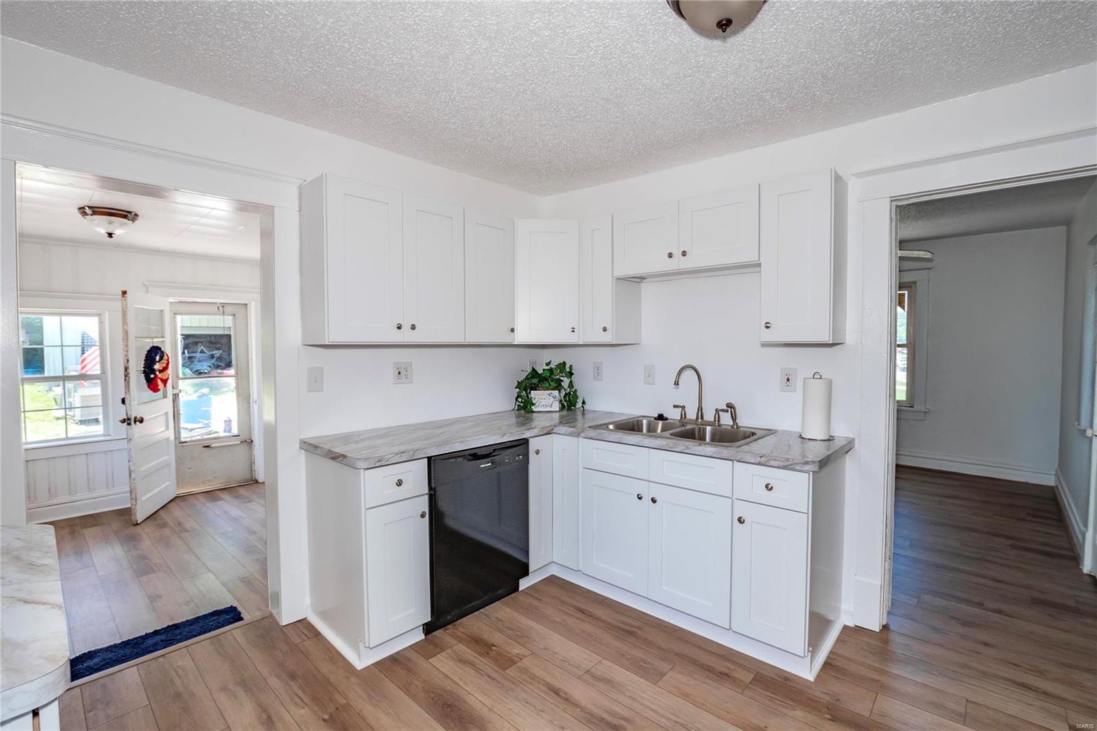 10588 Lackland Road St. Louis, MO 63114 - Photo 9 of 22 Gallery Image 9