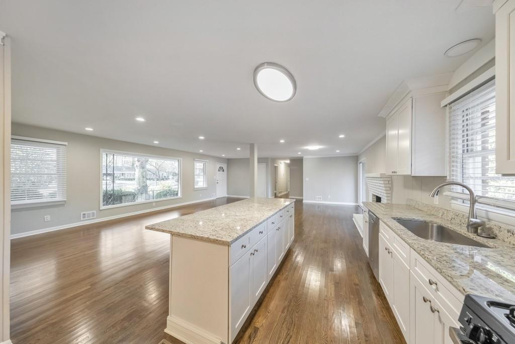 909 Rosedale Drive Marietta, GA 30066 - Photo 12 of 35