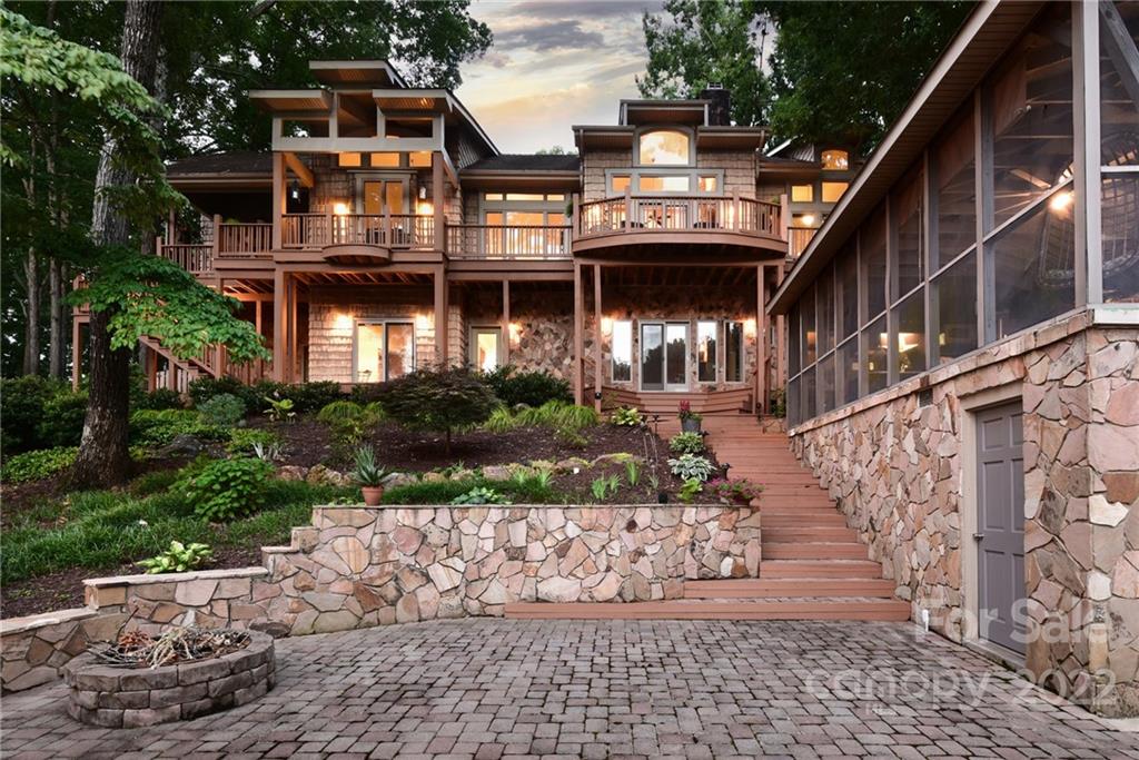 a view of multiple house