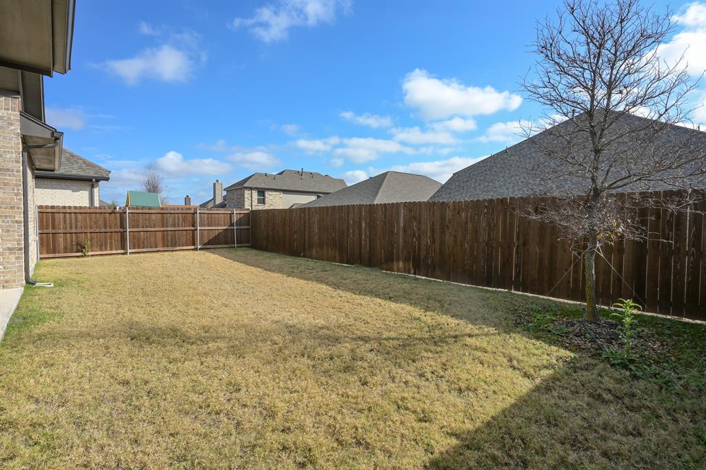 2609 Henley Way Venus, TX 76084 - Photo 38 of 40 a backyard of a house