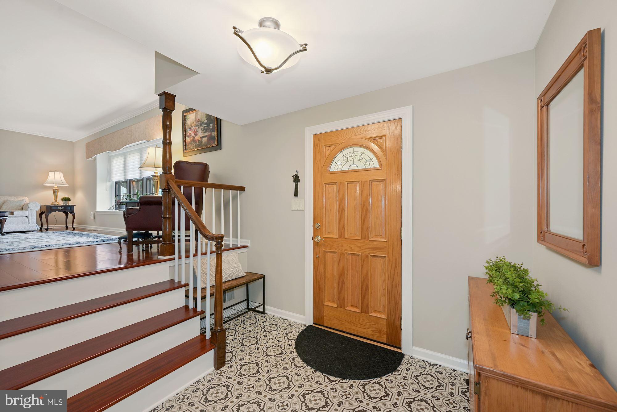 121 Pine Valley Road Delran, NJ 08075 - Photo 12 of 34 Foyer Entry