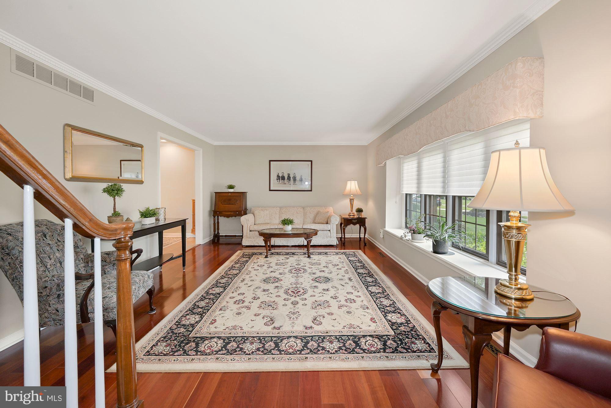 121 Pine Valley Road Delran, NJ 08075 - Photo 15 of 34 Living Room