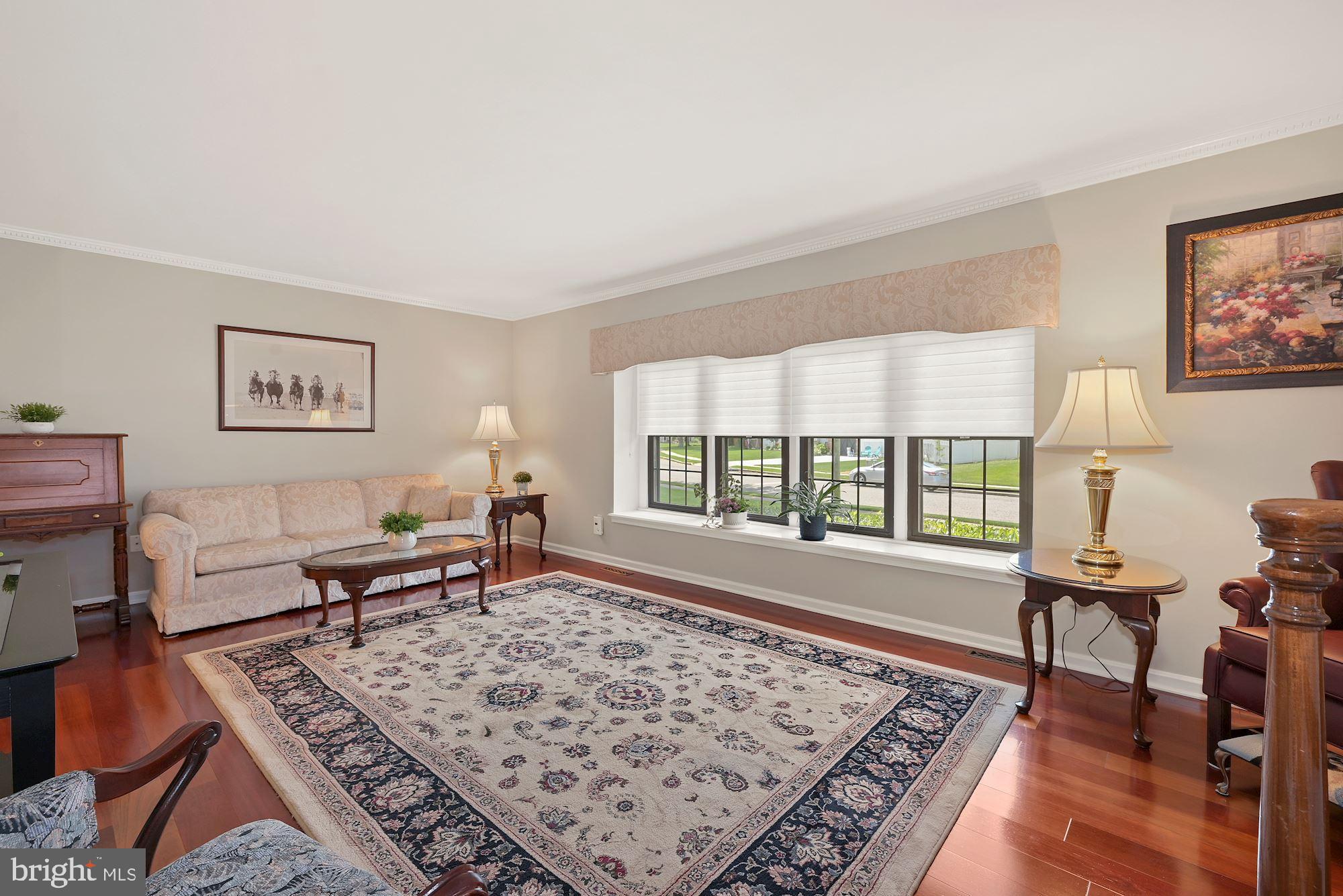 121 Pine Valley Road Delran, NJ 08075 - Photo 16 of 34 Living Room