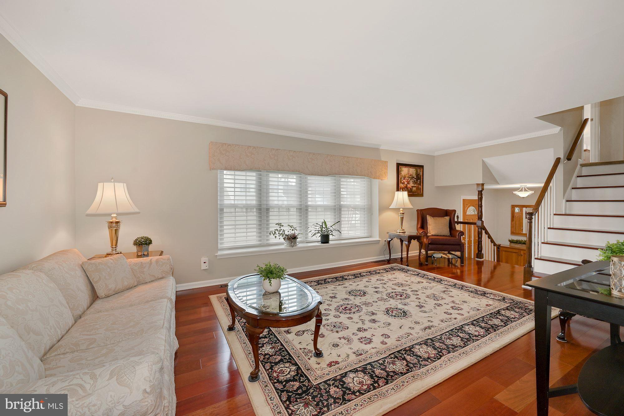 121 Pine Valley Road Delran, NJ 08075 - Photo 17 of 34 Living Room