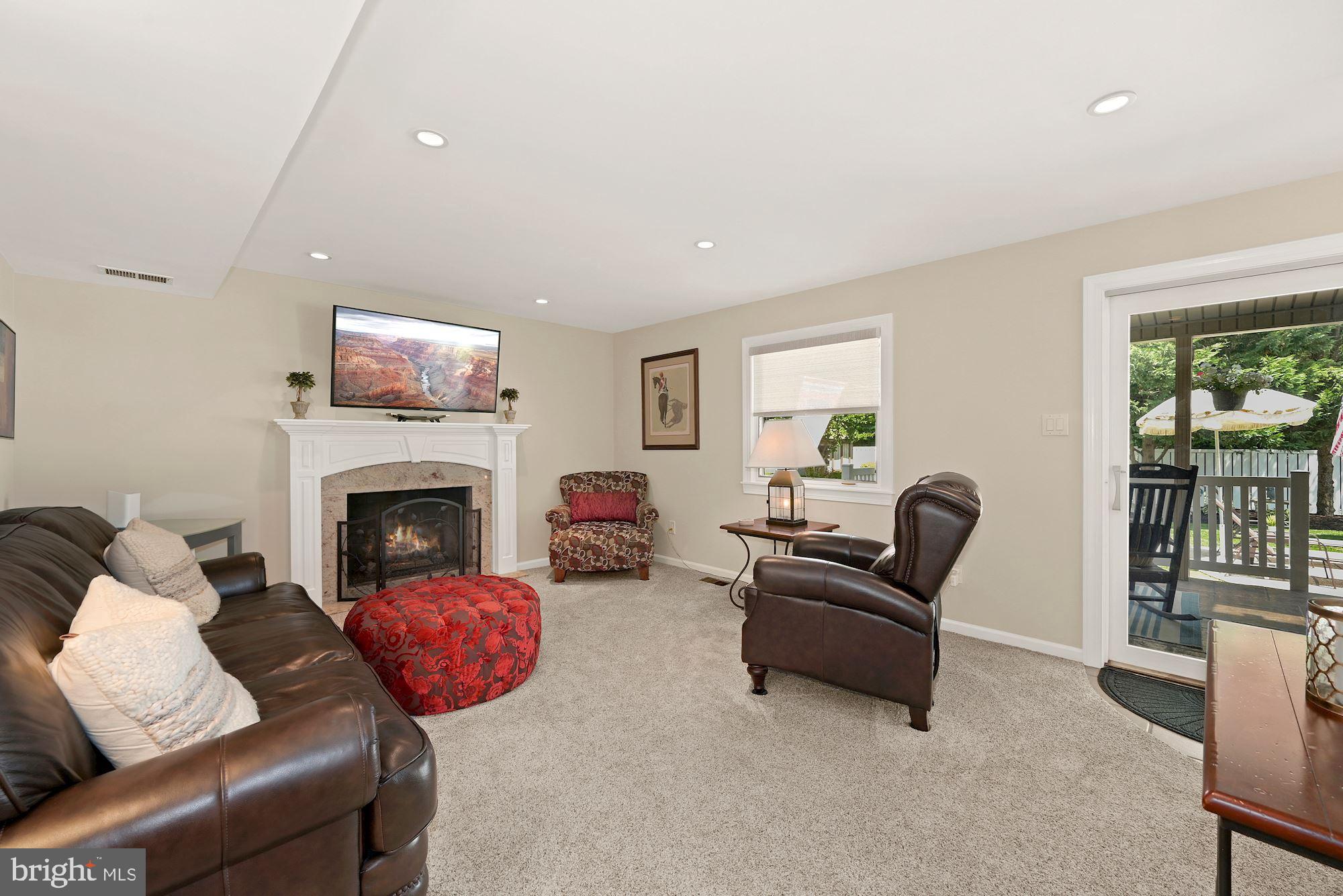 121 Pine Valley Road Delran, NJ 08075 - Photo 27 of 34 Family Room