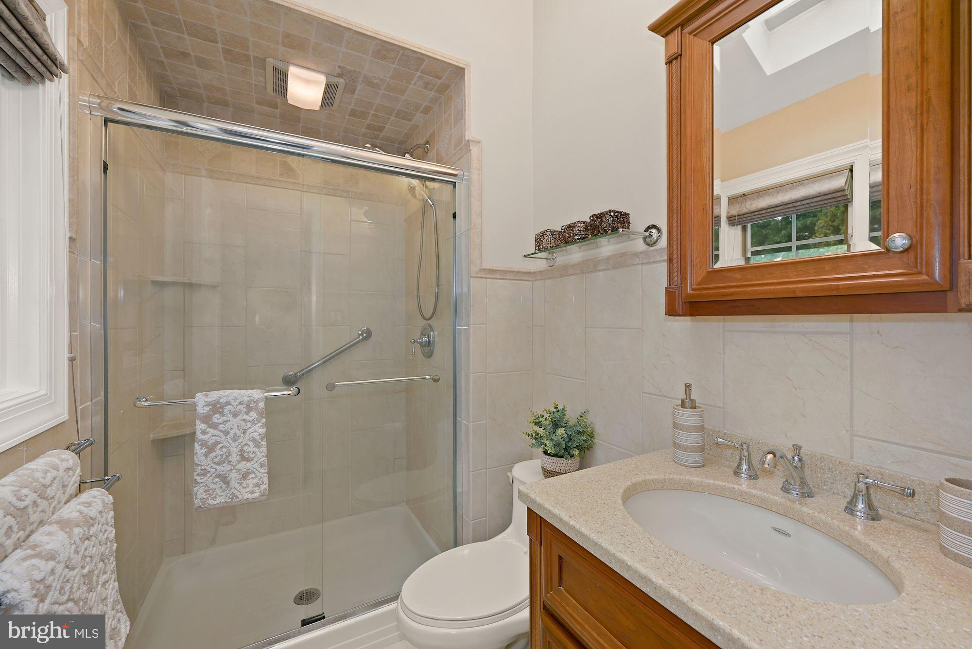 121 Pine Valley Road Delran, NJ 08075 - Photo 29 of 34 Primary Bath