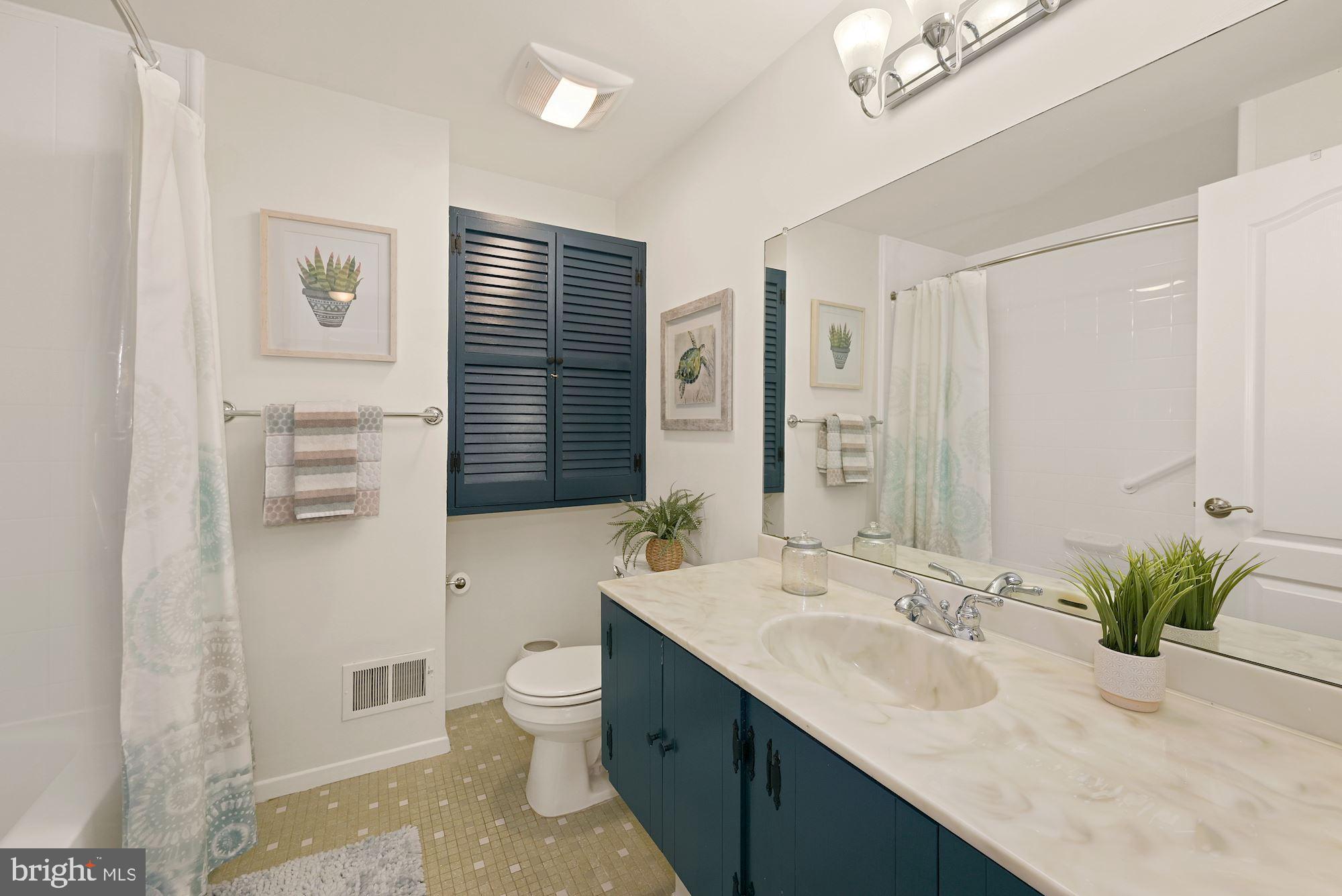 121 Pine Valley Road Delran, NJ 08075 - Photo 32 of 34 Hallway Bath