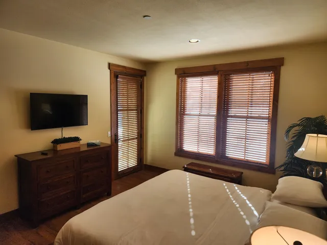 $1,095,990 | 1157 Pyramid Peak Drive, Unit 1157, Mammoth Lakes, CA 93546