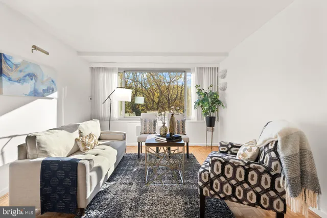 $335,000 | 4200 Cathedral Avenue Northwest, Unit 812, Washington, DC 20016