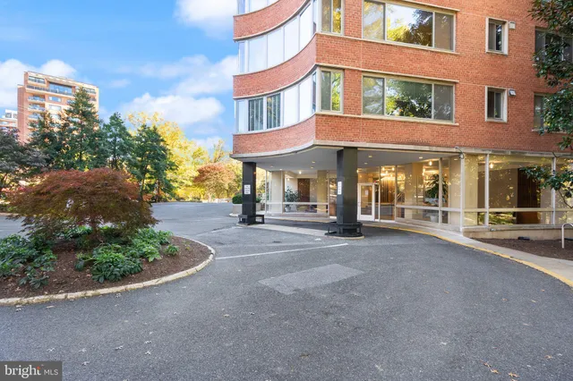 $335,000 | 4200 Cathedral Avenue Northwest, Unit 812, Washington, DC 20016